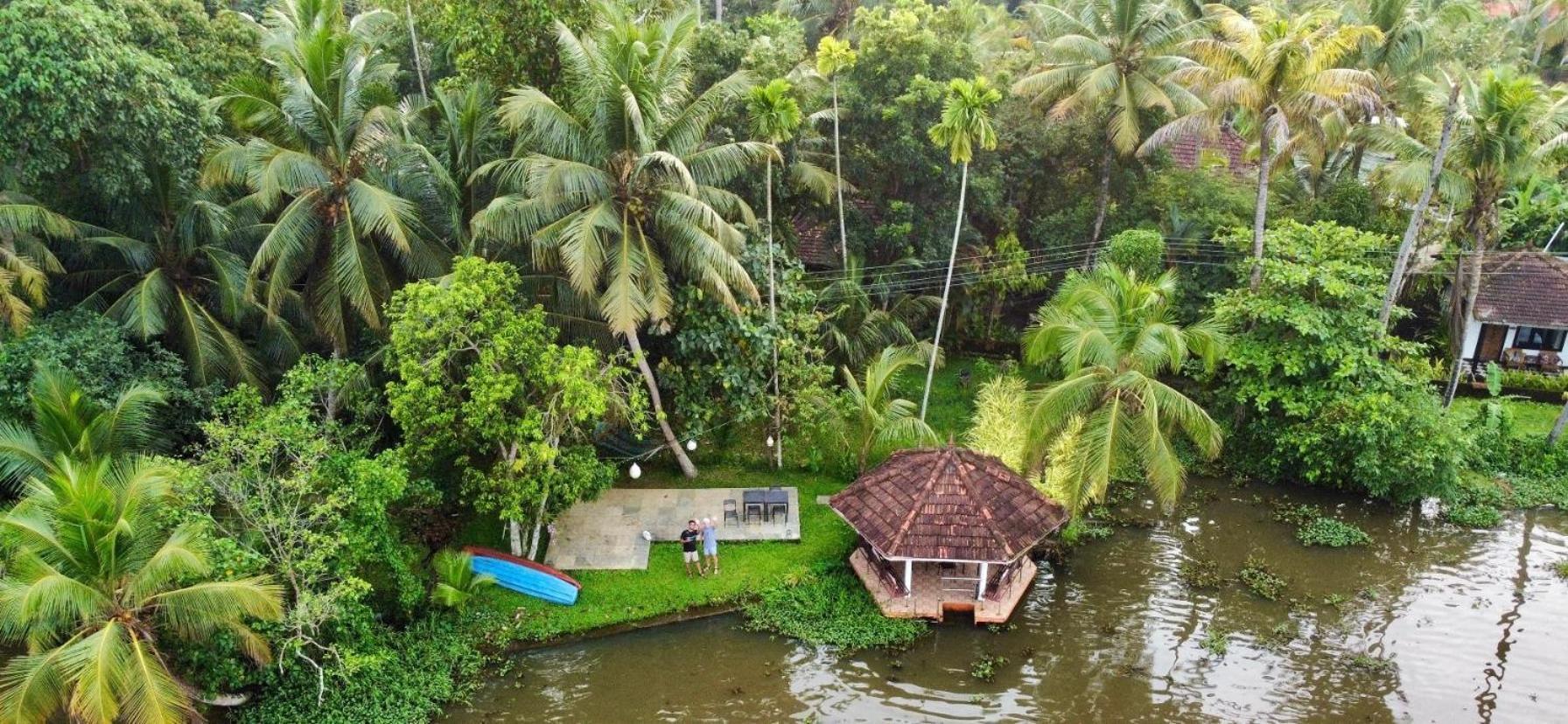 Sunsets And Palm Trees Bed & Breakfast Alappuzha Exterior photo