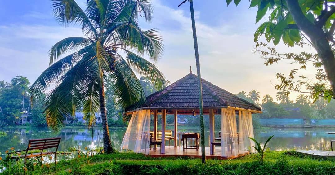 Sunsets And Palm Trees Bed & Breakfast Alappuzha Exterior photo